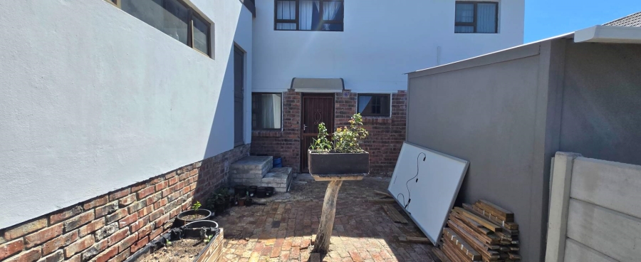 4 Bedroom Property for Sale in Kleinbaai Western Cape